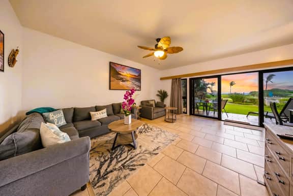 Oceanfront ·Fully Renovated ·Walk to Lydgate Beach - Image 4